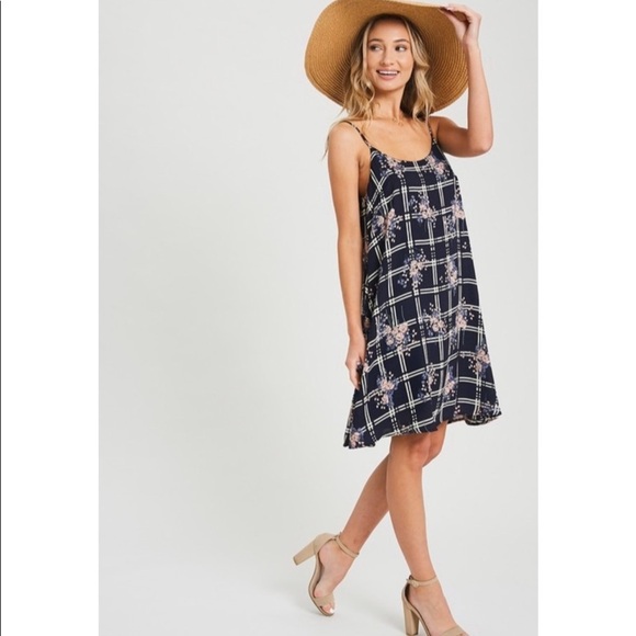 🛍NEW! Gorgeous Shift Dress! - Picture 7 of 8